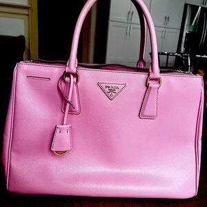 Prada Pink Saffiano medium bag Pre-loved!